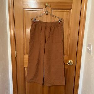 Women’s linen culottes, size small, tan.